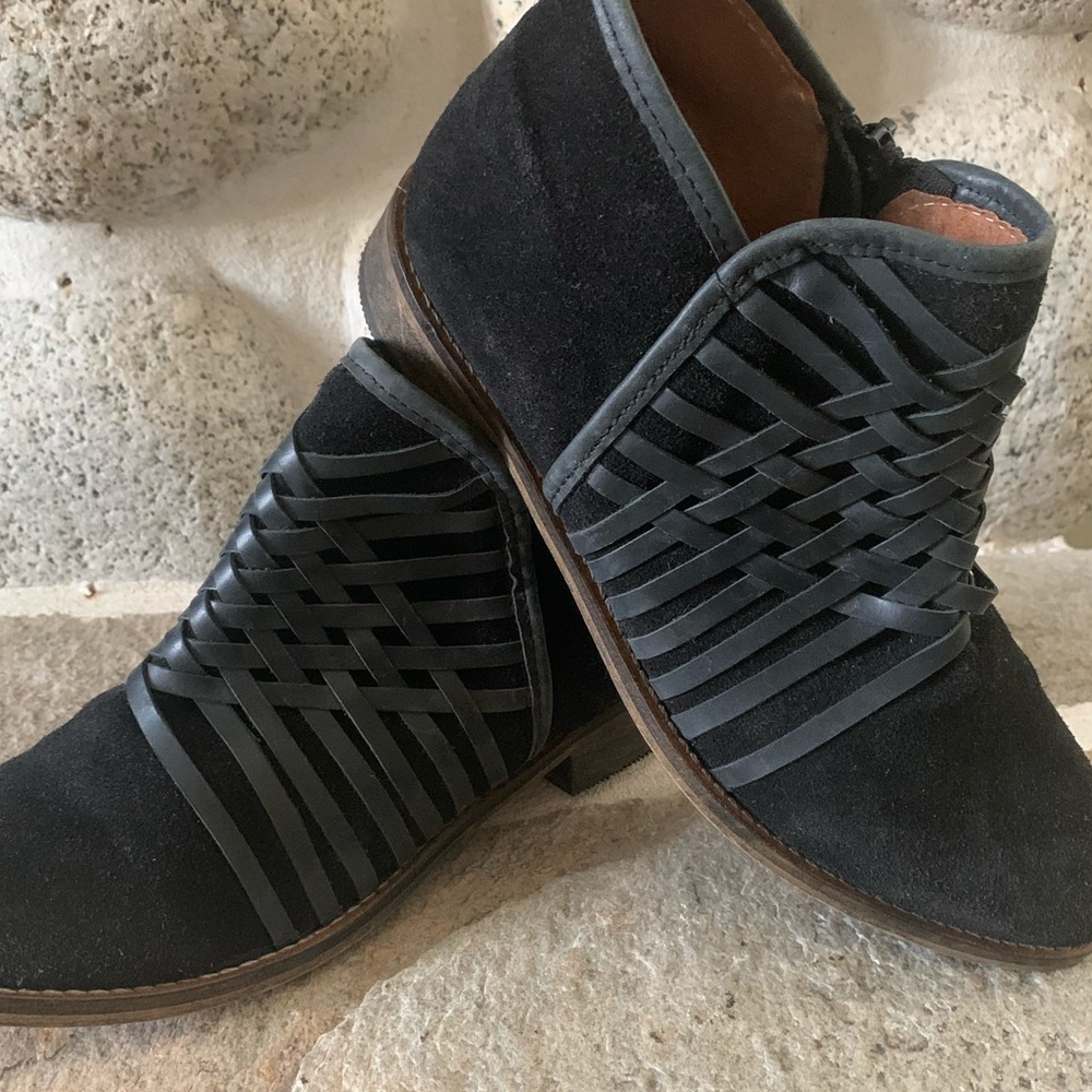 MTNG black suede & leather booties